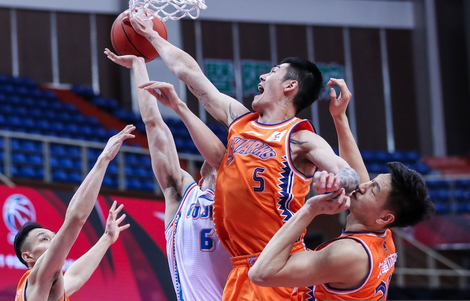 山东队完胜广东队，麦科勒姆高光表现