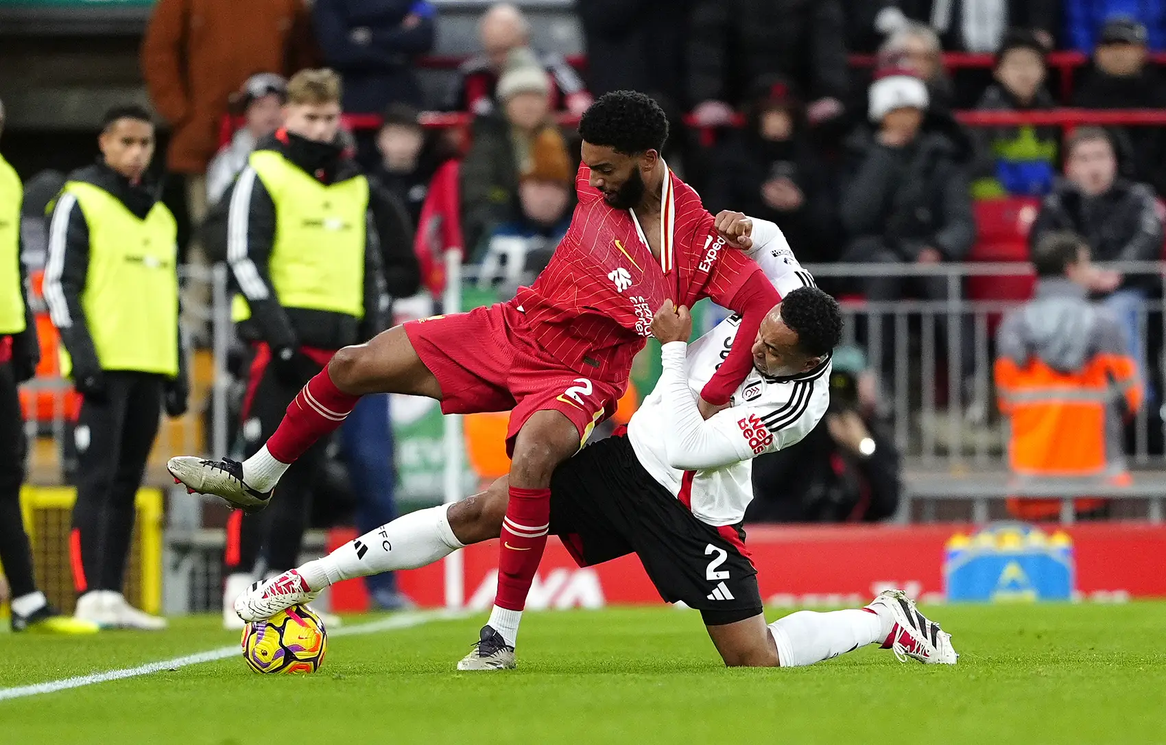 英格兰队力克法国队,波尔带队取胜 英格兰队力克法国队,波尔带队取胜